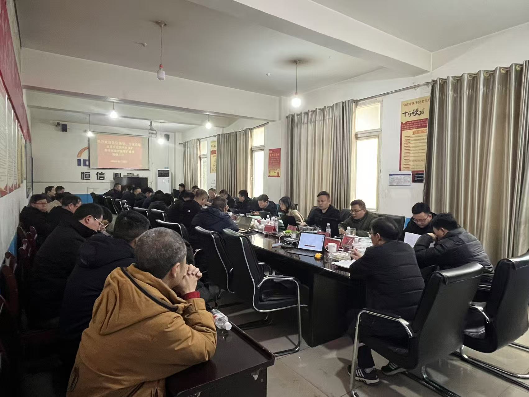 盘州洪兴煤矿高级级智能煤矿项目顺利通过专家组验收